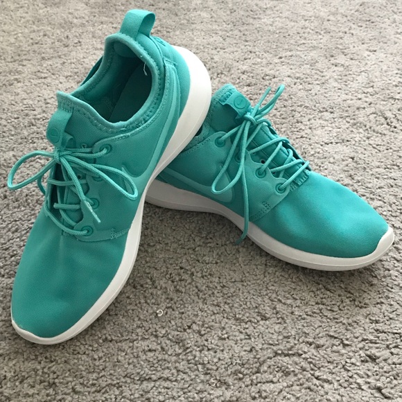 Nike Shoes - Women's Nike Roshe Shoes